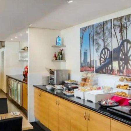City & Lakeside With Free Parking, Pool And 10 Mins Walk Into The City Perth Exterior foto